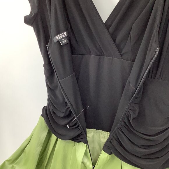 SLNY Dress Black & Green Floral Embroidered Skirt Large Ruched Bodice - Picture 5 of 8